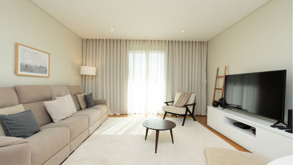 Sunlight Apartment by LovelyStay