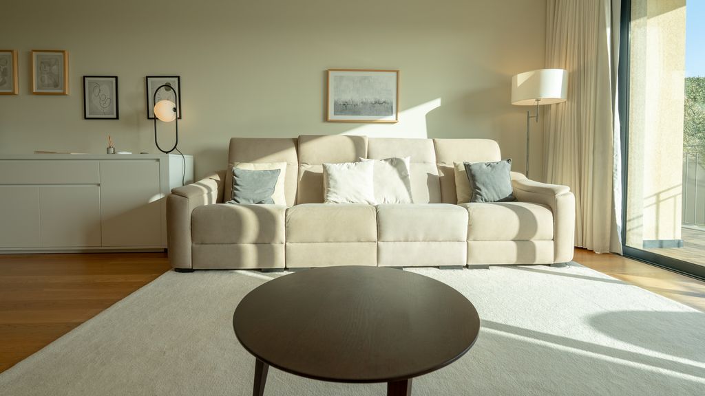 Sunlight Apartment by LovelyStay