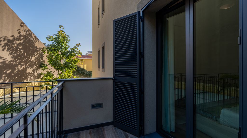 Sunlight Apartment by LovelyStay