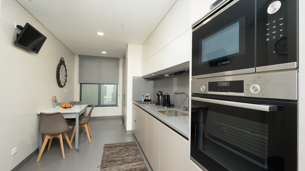 Sunlight Apartment by LovelyStay