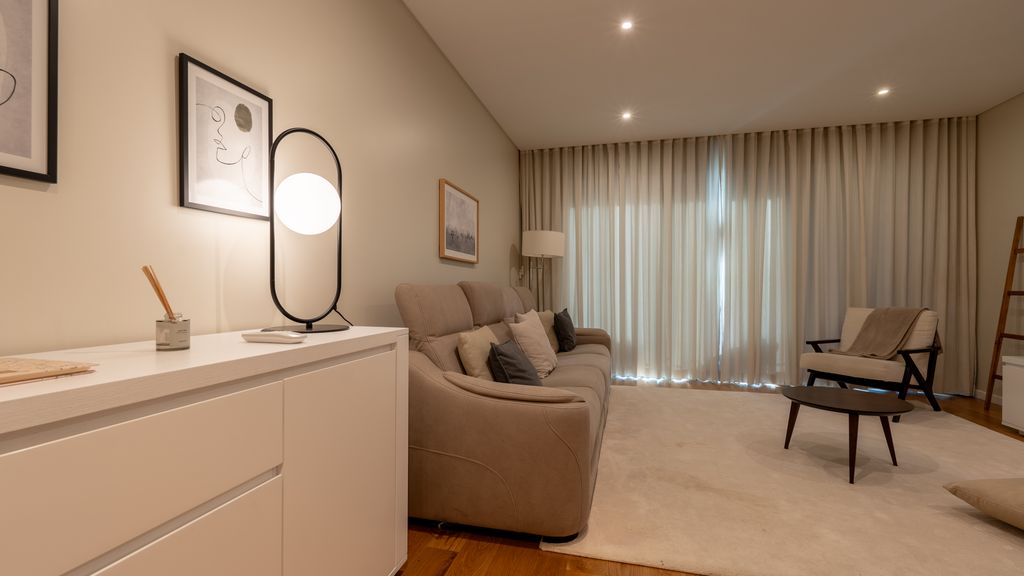 Sunlight Apartment by LovelyStay