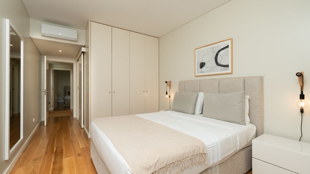 Sunlight Apartment by LovelyStay