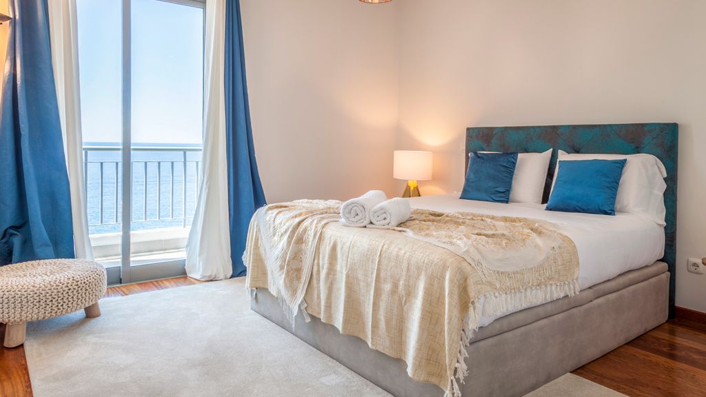 The Seaside Apartment by LovelyStay