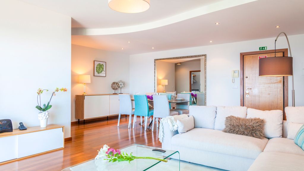 The Seaside Apartment by LovelyStay