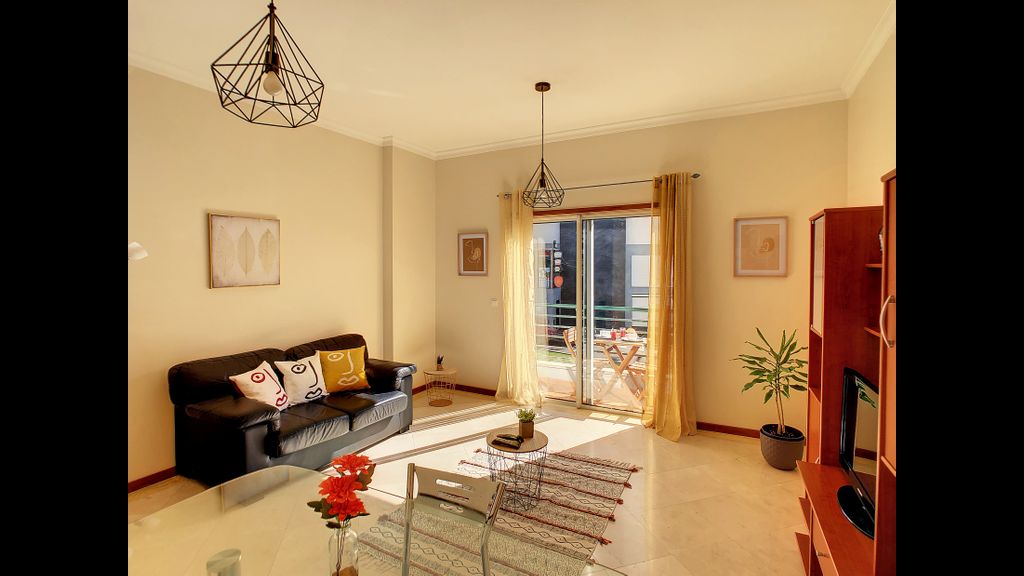Theos Apartment by LovelyStay