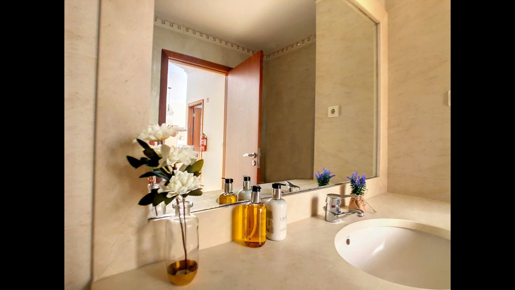 Theos Apartment by LovelyStay