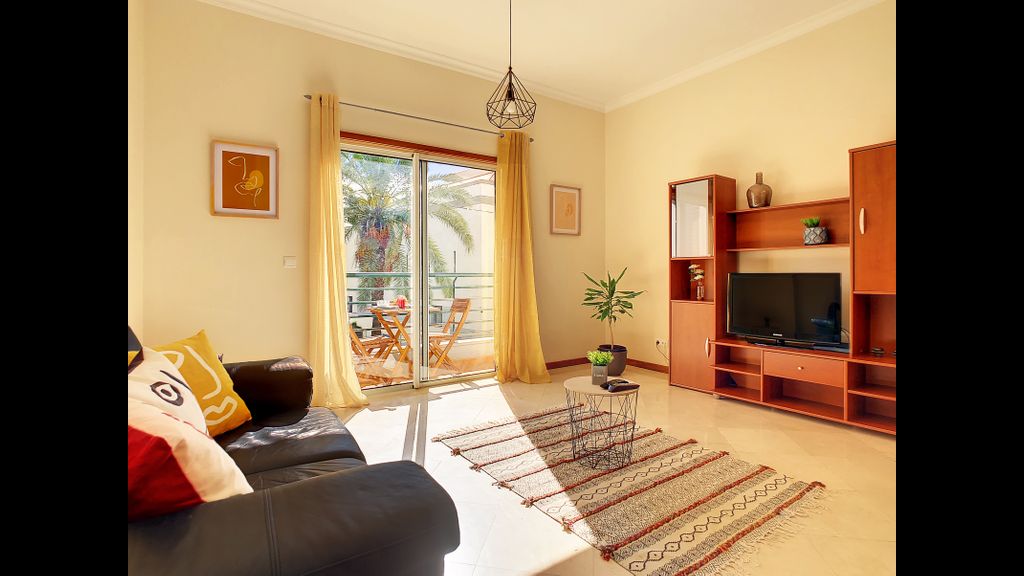 Theos Apartment by LovelyStay