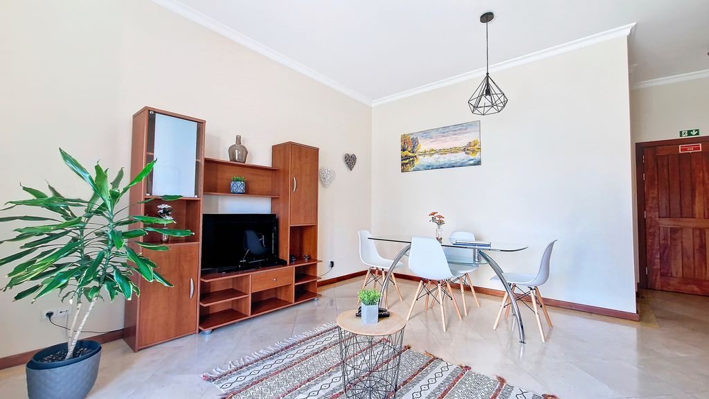 Theos Apartment by LovelyStay