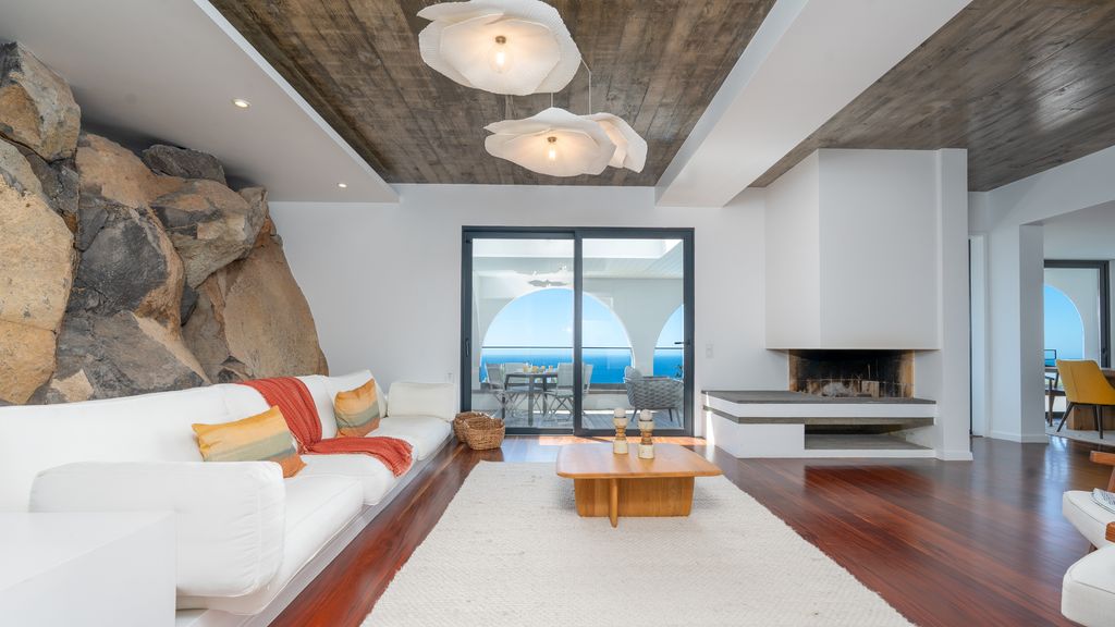 Unmei Villa by LovelyStay