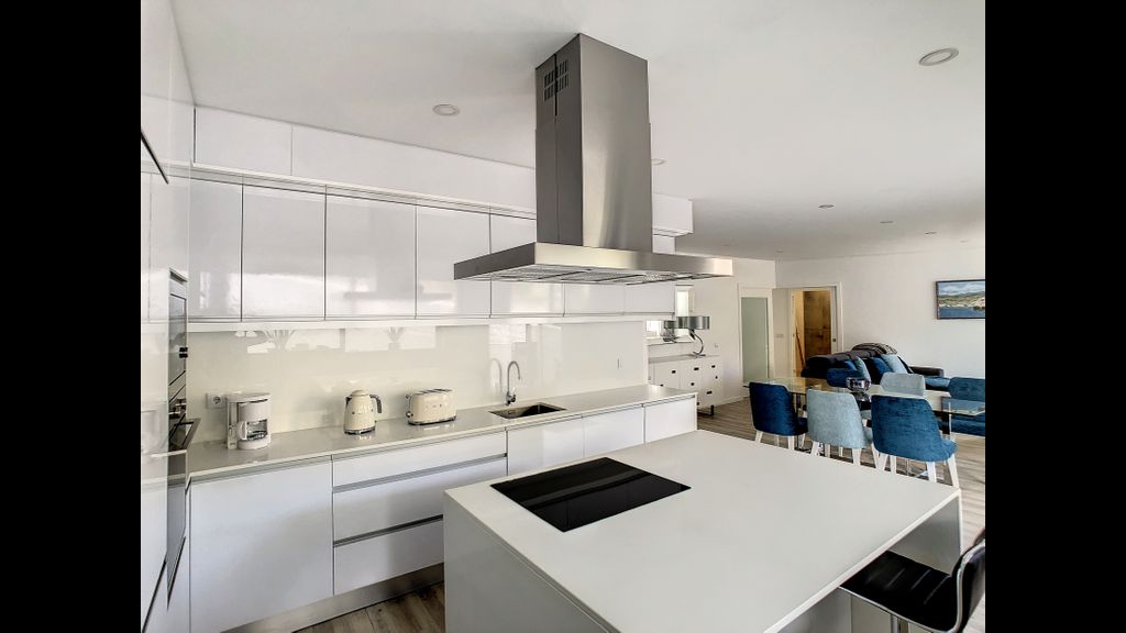 Uptown Apartment