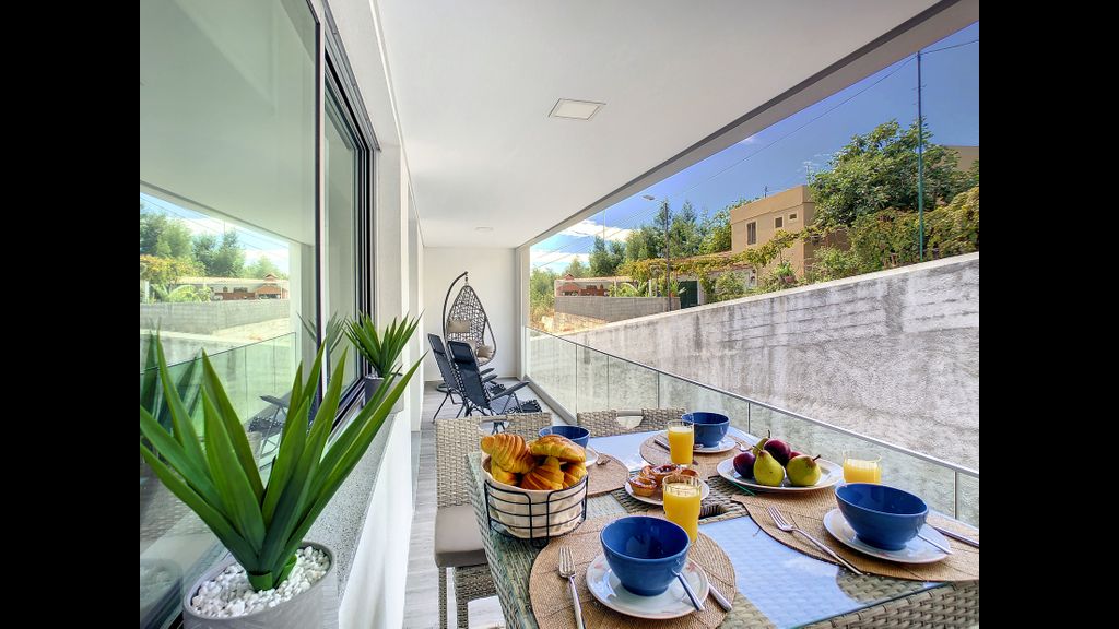 Uptown Apartment
