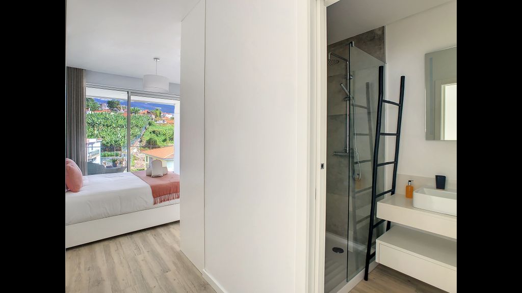 Uptown Apartment