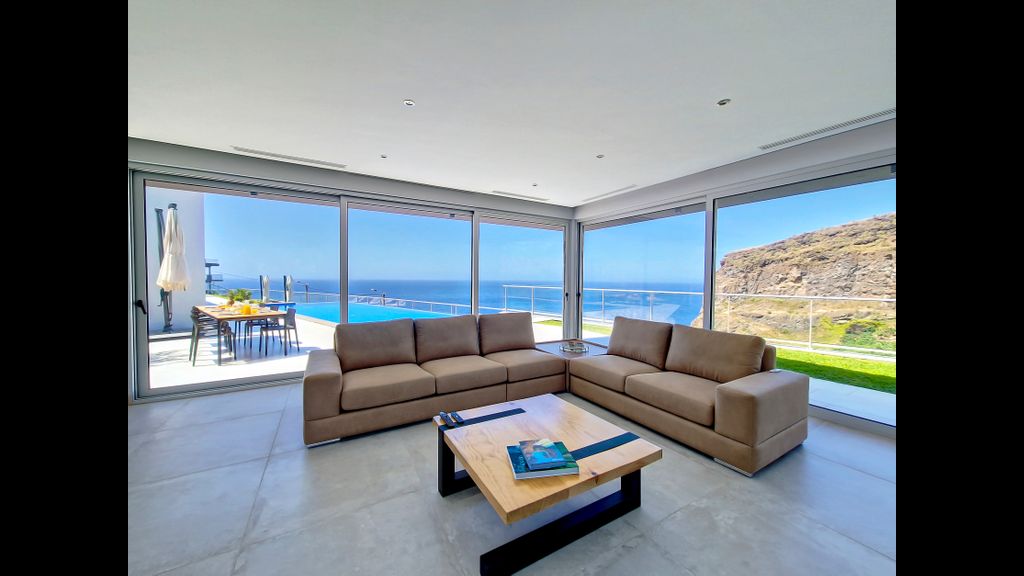 Villa Blue Horizon by LovelyStay