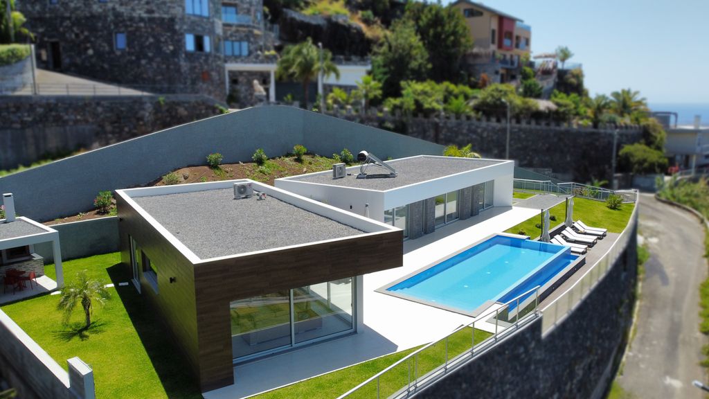 Villa Blue Horizon by LovelyStay
