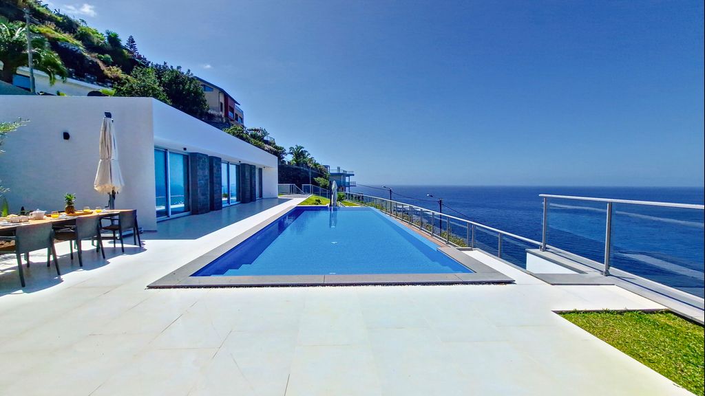 Villa Blue Horizon by LovelyStay