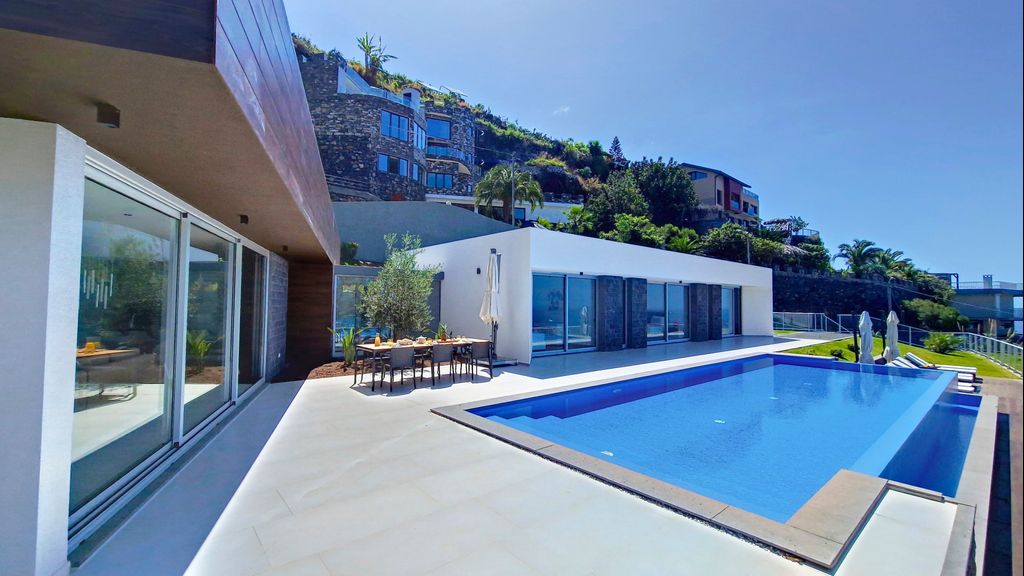 Villa Blue Horizon by LovelyStay