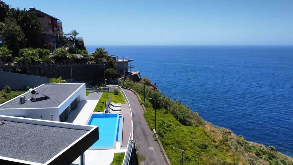 Villa Blue Horizon by LovelyStay