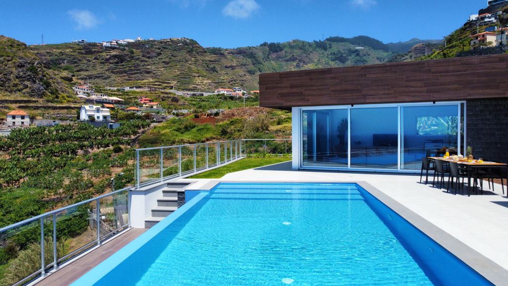 Villa Blue Horizon by LovelyStay