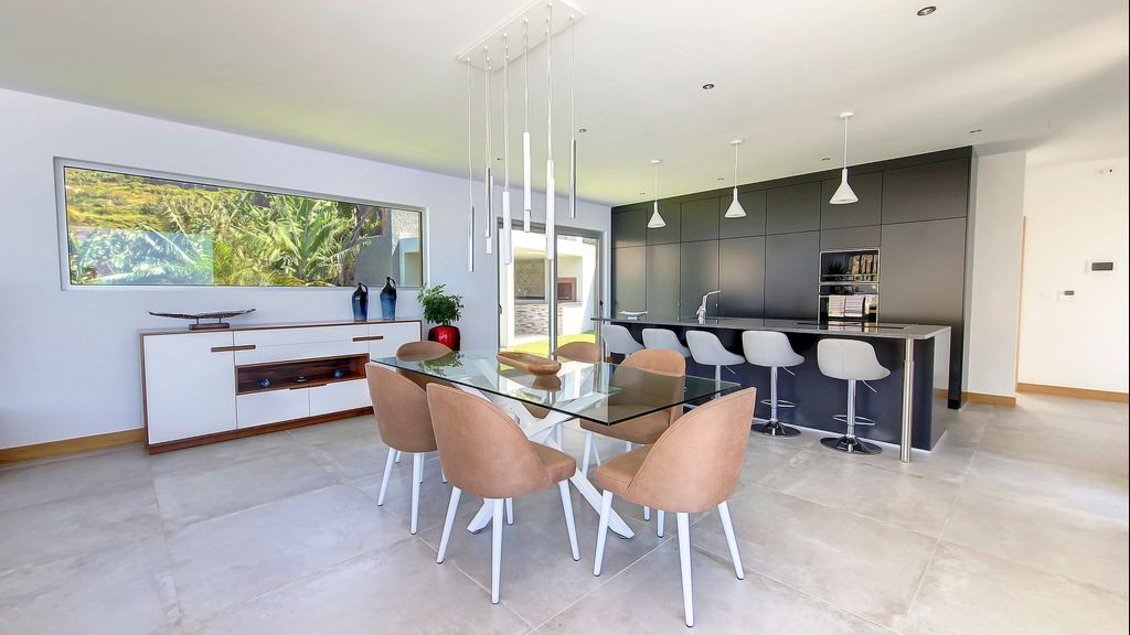 Villa Blue Horizon by LovelyStay