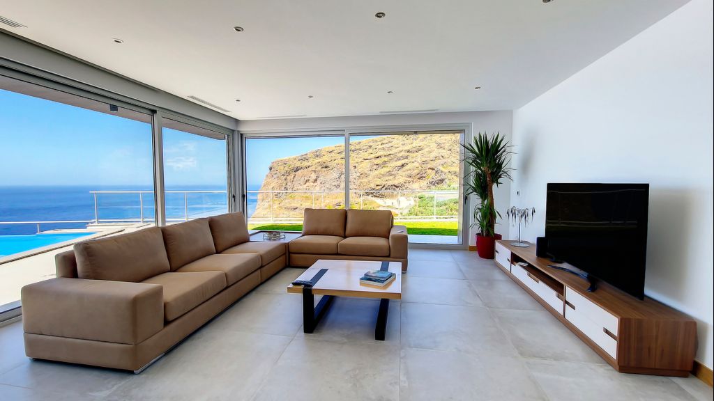 Villa Blue Horizon by LovelyStay
