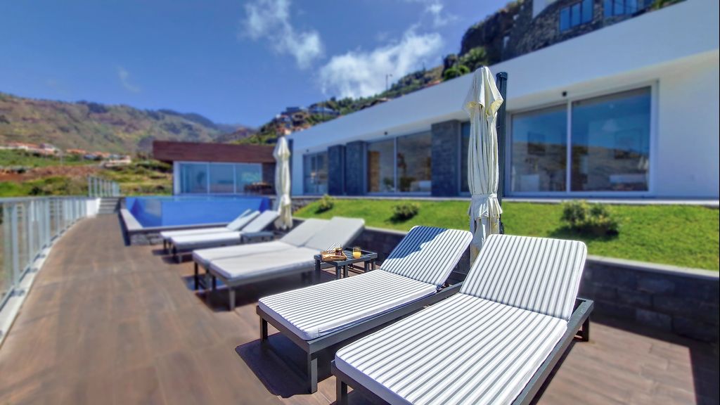 Villa Blue Horizon by LovelyStay