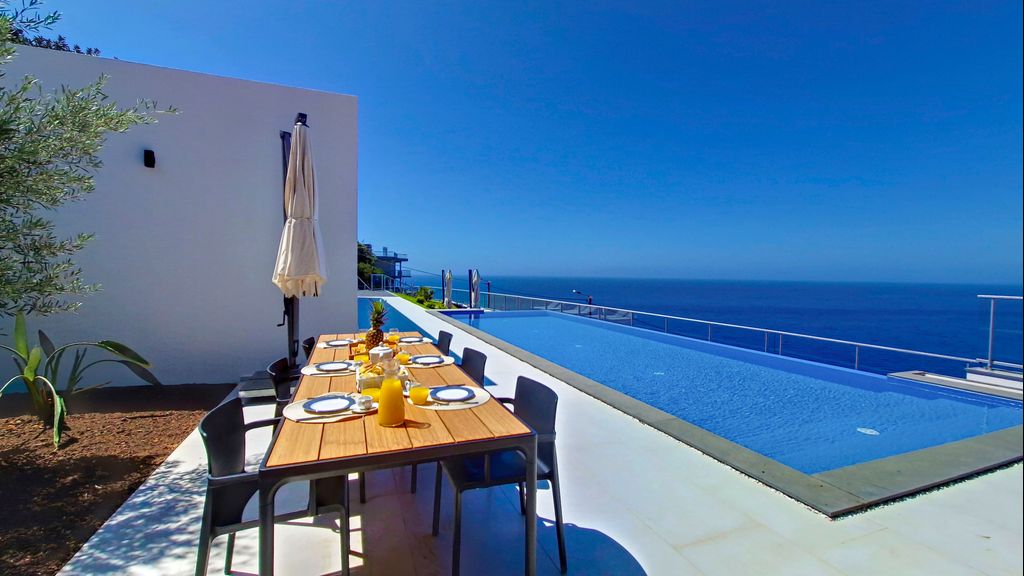 Villa Blue Horizon by LovelyStay