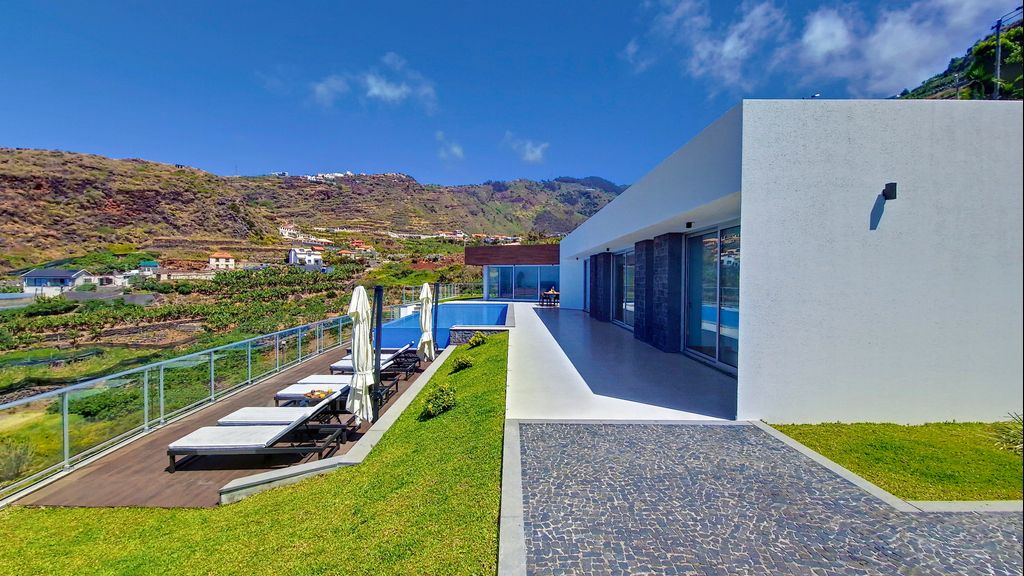 Villa Blue Horizon by LovelyStay