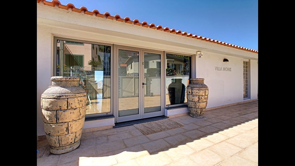 Villa Moniz