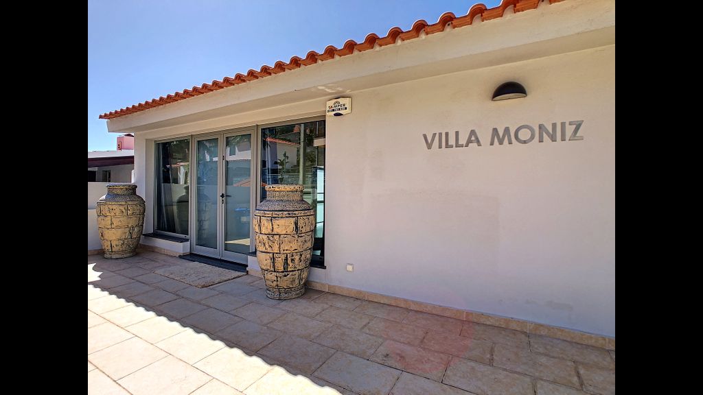 Villa Moniz