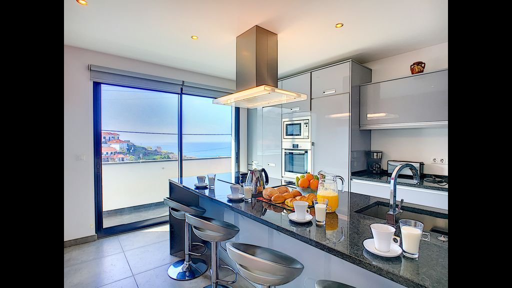 Villa North Sea - Pool & Mountain View by LS