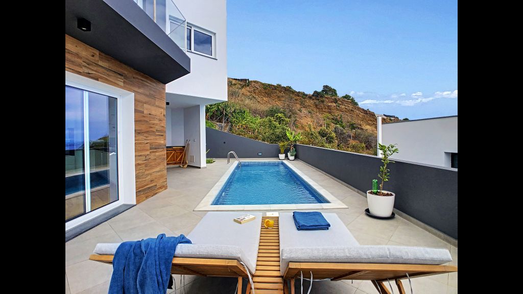 Villa Omar by LovelyStay