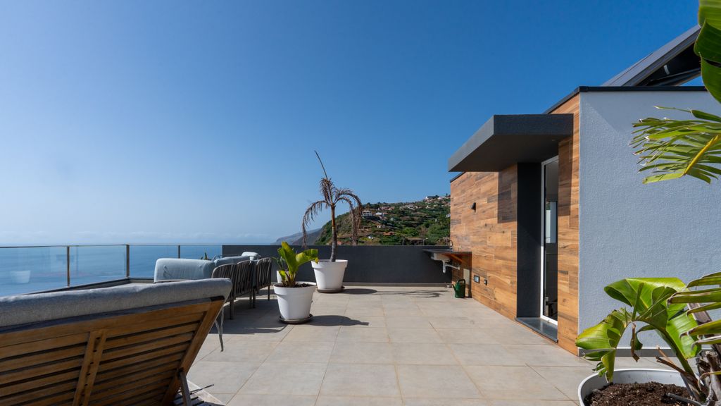Villa Omar by LovelyStay