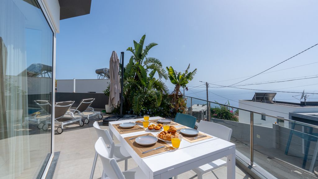 Villa Omar by LovelyStay