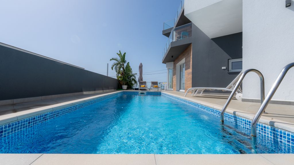 Villa Omar by LovelyStay