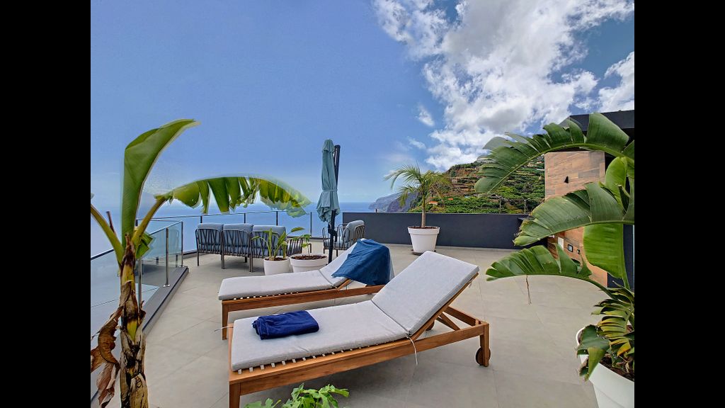 Villa Omar by LovelyStay