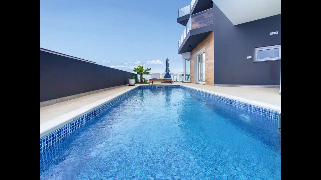 Villa Omar by LovelyStay