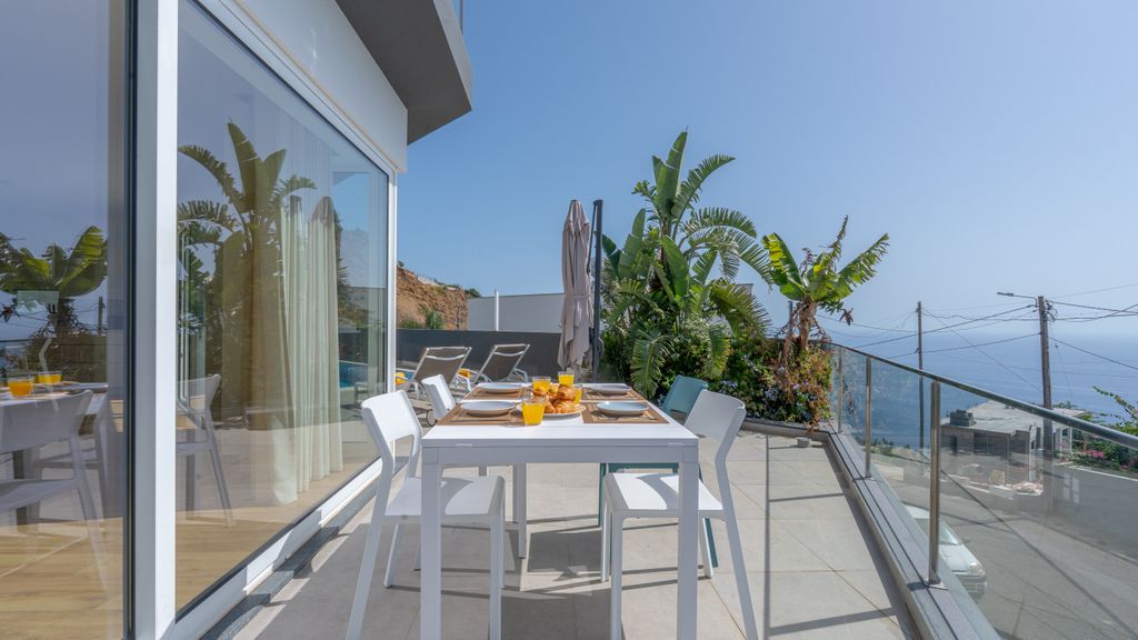 Villa Omar by LovelyStay