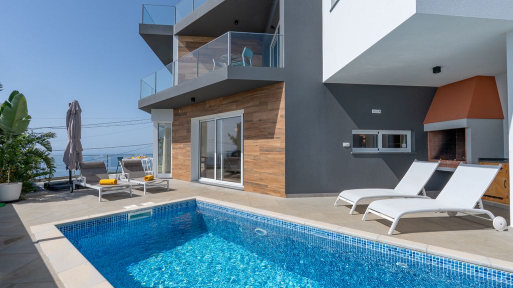 Villa Omar by LovelyStay