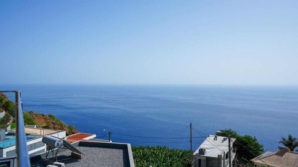 Villa Omar by LovelyStay