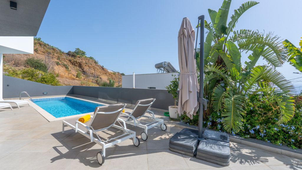 Villa Omar by LovelyStay