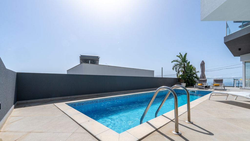 Villa Omar by LovelyStay