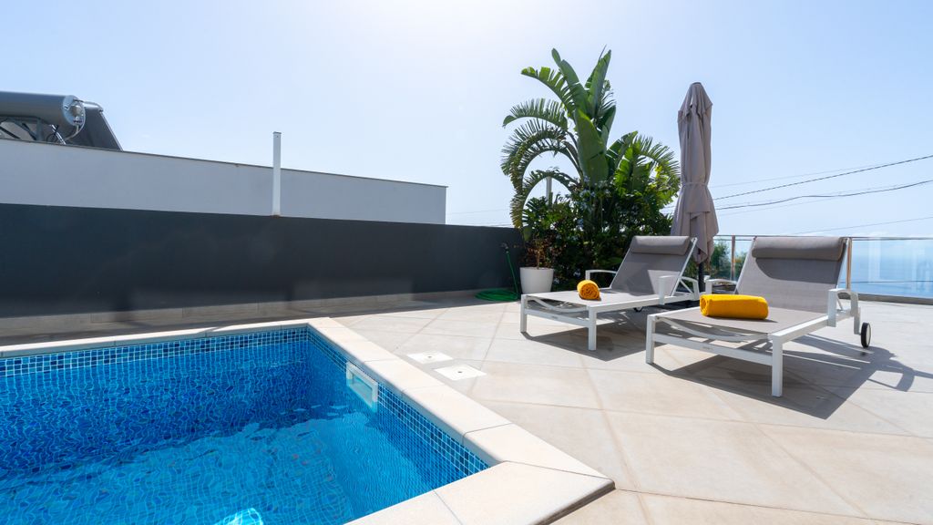 Villa Omar by LovelyStay