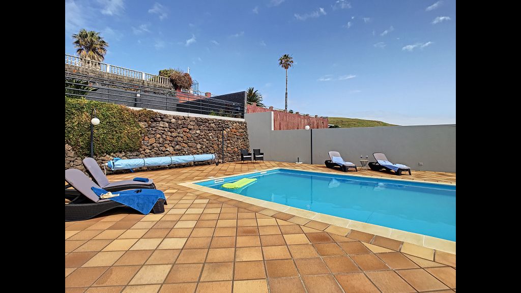 Villa Prainha by LovelyStay