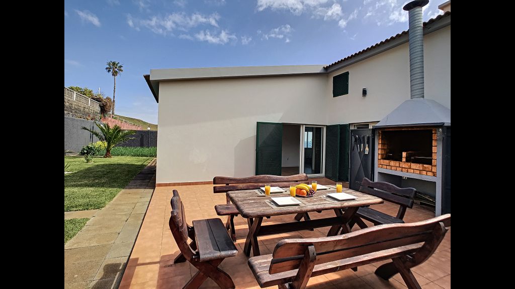 Villa Prainha by LovelyStay
