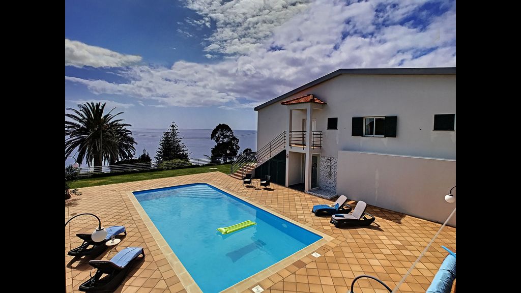 Villa Prainha by LovelyStay