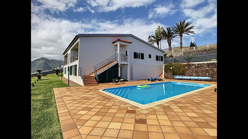 Villa Prainha by LovelyStay