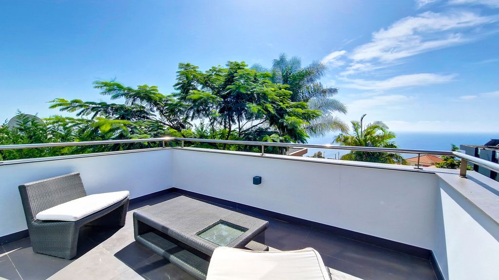 Villa Ravenala by LovelyStay