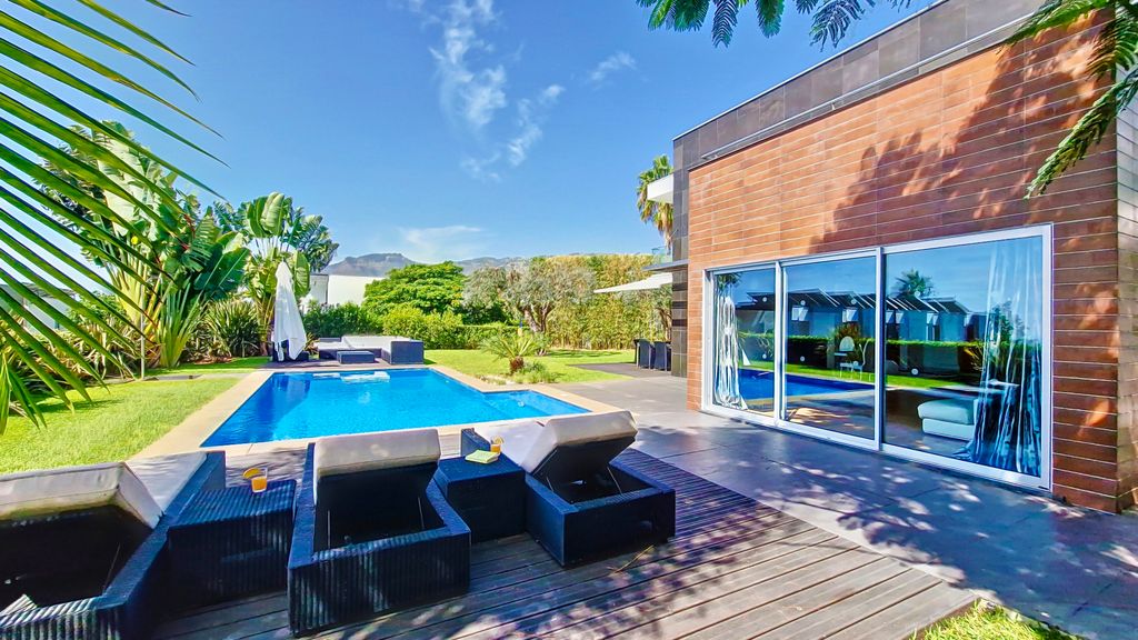 Villa Ravenala by LovelyStay