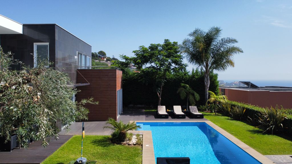 Villa Ravenala by LovelyStay
