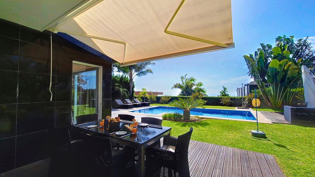 Villa Ravenala by LovelyStay